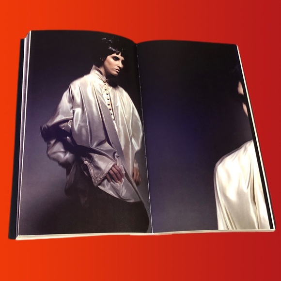 The White Shirt According To Me
By Gianfranco Ferré - Picture 4 of 4